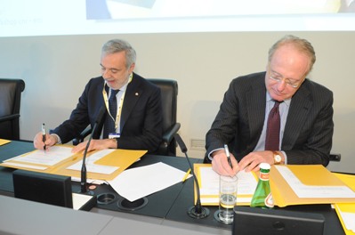dall’Amministratore Delegato di Eni, Paolo Scaroni e il Presidente del CNR, Luigi Nicolais