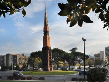 Terni, obelisco Pomodoro