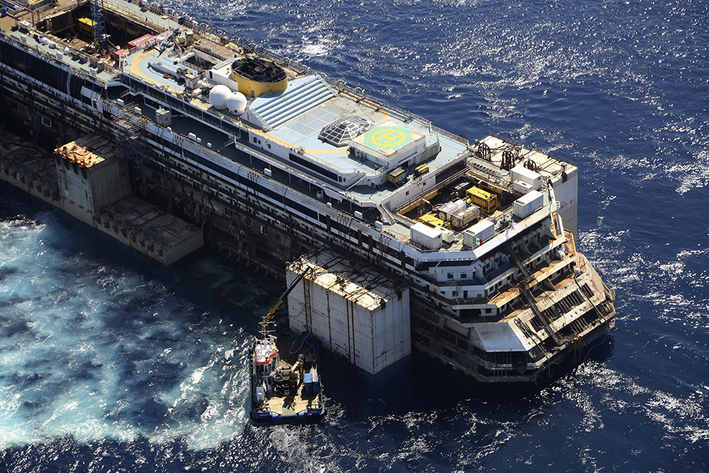 Costa Concordia in sicurezza nel porto di Genova Prà-Voltri