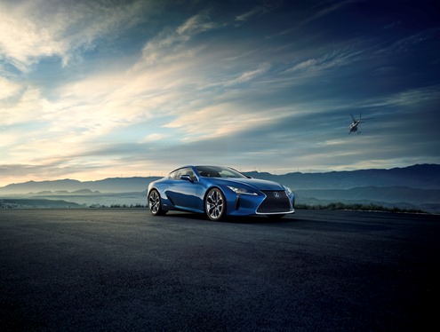 Lexus a Ginevra presenta la coupè Luxury LC 500h ibrida